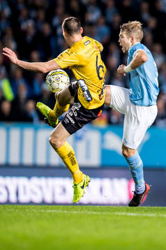 Elfsborgs Jon Jönsson och Malmö FFs Oscar Lewicki