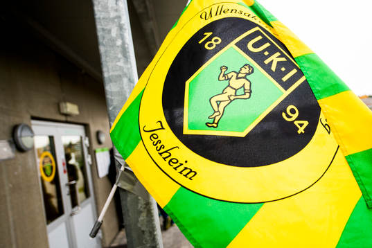 The flag of Ull/kisa outside Jessheim stadion