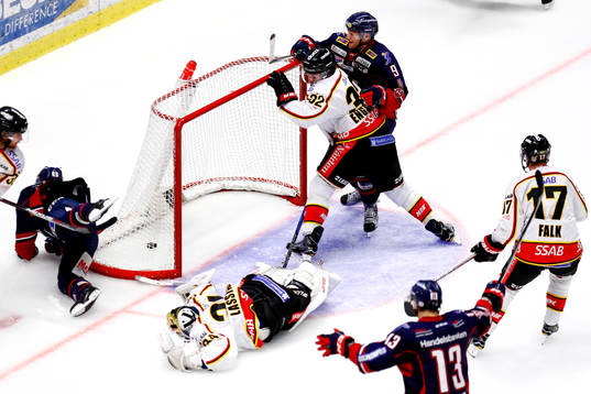 Linköpings Derek Roy jublar med lagkamrater