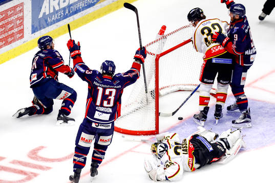 Linköpings Derek Roy jublar