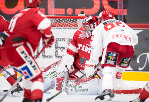 Timrås målvakt Victor Brattström släpper in 1-1 målet