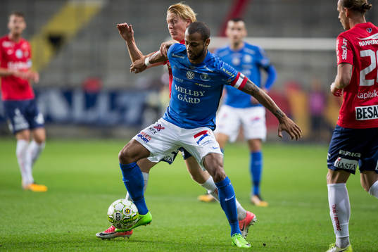 Trelleborgs Salif Camara Jönsson håller undan för