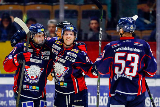 Linköpings Chad Billins jublar med lagkamrater