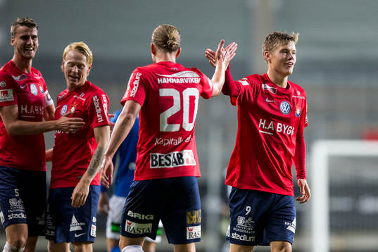 Örgrytes Albin Skoglund jublar ihop med Sebastian Carlsén