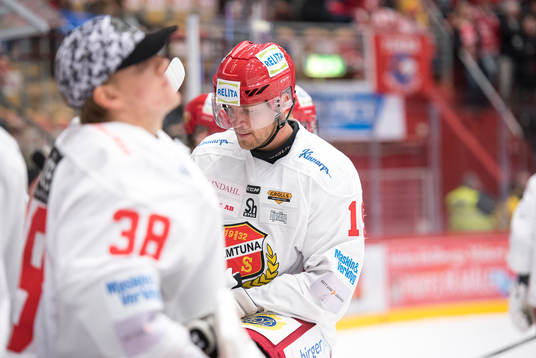 under Almtunas William Quist deppar ishockeymatchen i