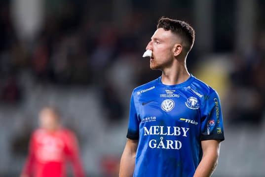 Trelleborgs Alexander Blomqvist med bomull i näsan