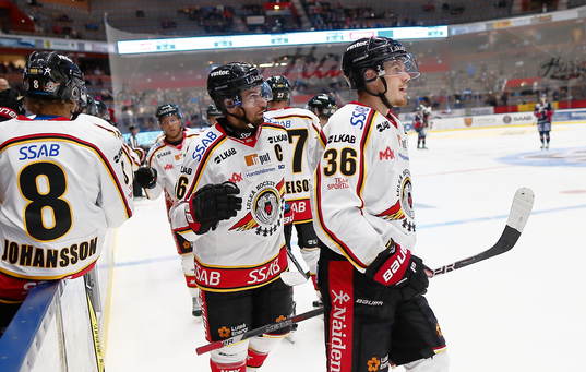Luleås Emil Larsson och Niklas Olausson jublar