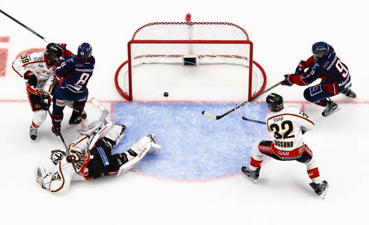 Mål 1-1 av Linköpings Derek Roy förbi Luleås målvakt