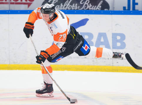 Karlskronas Emil Lundberg skjuter