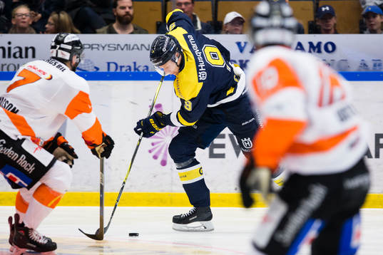 s Victor Ejdsell med pucken