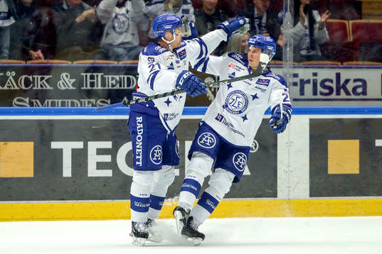 Leksands Mattias Ritola och David Åslin jublar