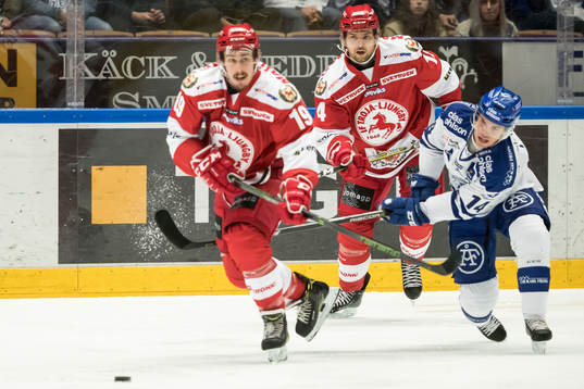 Leksands Oskar Lang jagar Troja/Ljungby Trojas Jens