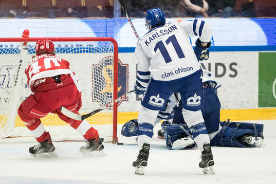 chans för Troja/Ljungby Trojas Alfred Andersson bakom