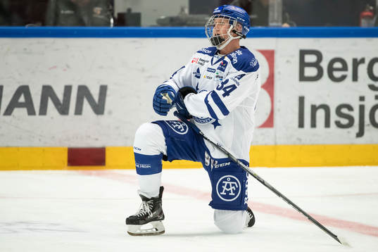 Leksands Olle Alsing  i ishockeymatchen i HockeyAllsvenskan