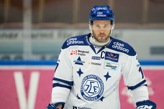 Leksands Jesper Ollas  i ishockeymatchen i
