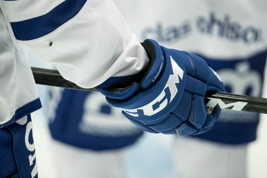 Leksands handske i ishockeymatchen i HockeyAllsvenskan