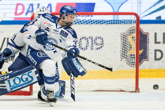 Leksands Olle Alsing  i ishockeymatchen i HockeyAllsvenskan