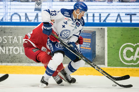 Leksands Jon Knuts  i ishockeymatchen i HockeyAllsvenskan