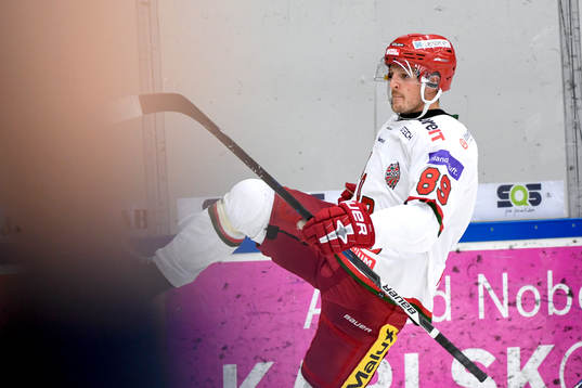 Modos Patrik Karlkvist  jublar
