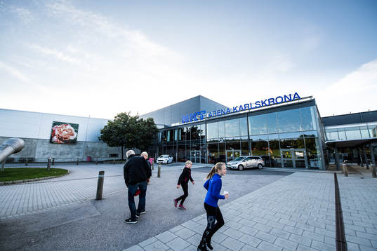 NKT arena utvändigt innan ishockeymatchen i SHL mellan
