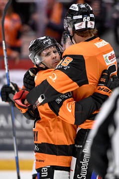 Karlskronas Cory Murphy och Daniel Gunnarsson jublar