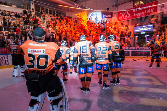 Karlskrona jublar med supportrar
