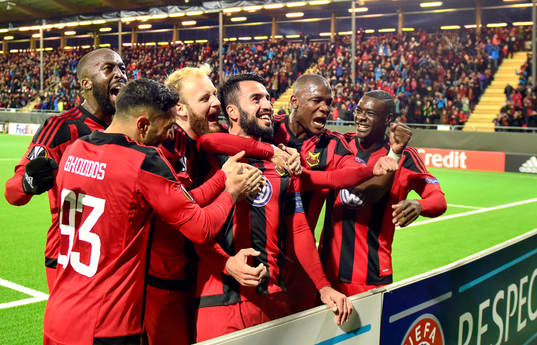 Östersunds Brwa Nouri jublar med lagkamrater