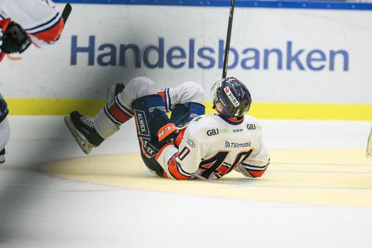 Växjös Elias Pettersson  fick ont