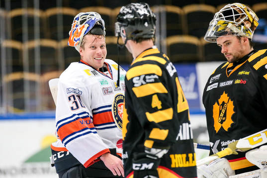 Växjös målvakt Viktor Fasth och Skellefteås Bud Holloway