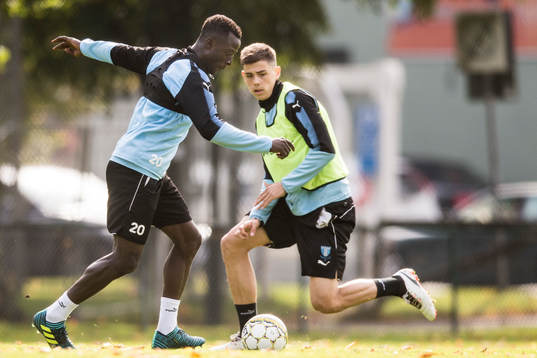 Bonke Innocent och Dennis Hadzikadunic