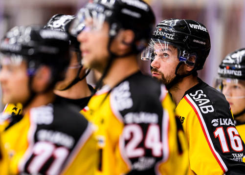 Luleås Niklas Olausson på uppvärmningen