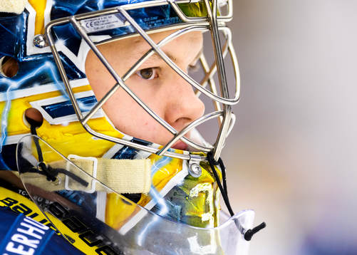 s målvakt Linus Söderström på uppvärmningen