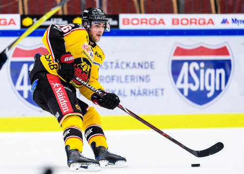 Luleås Joey Hishon med pucken