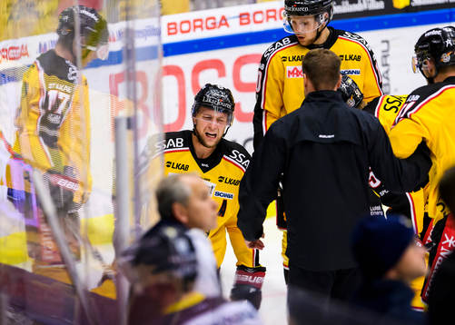 Luleås Johan Harju grinar illa