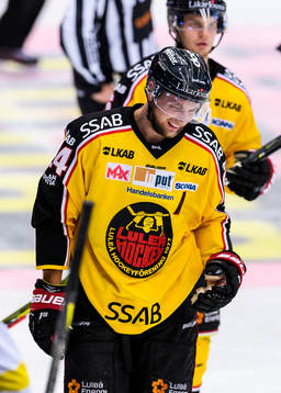 Luleås Johan Harju grinar illa