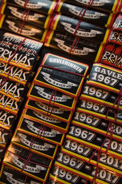 Klistermärken före ishockeymatchen i SHL mellan Brynäs