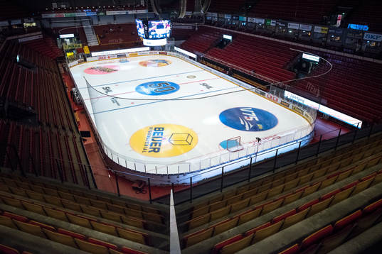 Vy från läktarplats före ishockeymatchen i SHL mellan