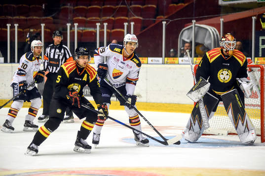 Brynäs Lukas Kilström och Djurgårdens Niclas Bergfors,