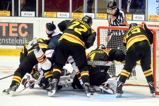 Brynäs målvakt Felix Sandström är nära att få