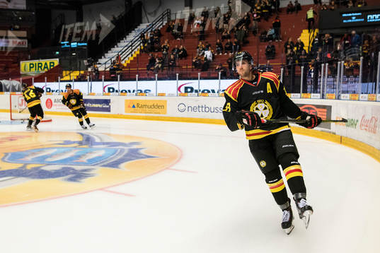 Brynäs Ryan Gunderson före  ishockeymatchen i SHL mellan