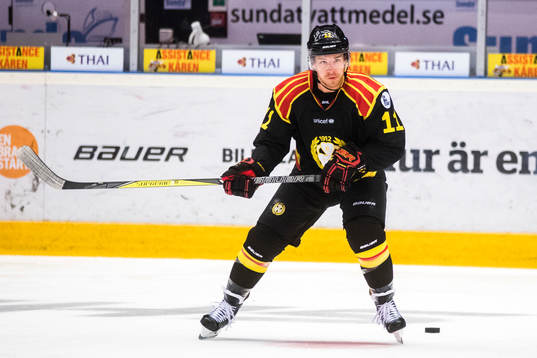 Brynäs Kevin Clark  före ishockeymatchen i SHL mellan