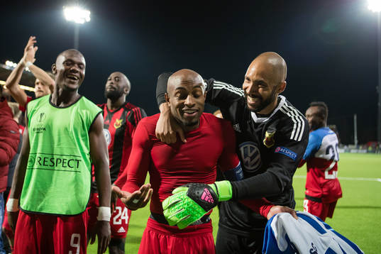 Östersunds Alhaji Gero Fouad Bachirou och målvakt Aly