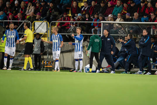 Hertha Berlin’s Tränare Pal Dardai blir irriterad på