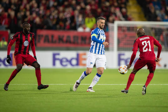 Hertha Berlin’s Vedad Ibisevic mot Östersunds Ronald