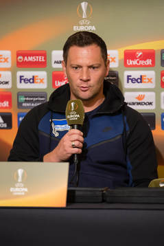 Hertha Berlin’s Tränare Pal Dardai på presskonferens
