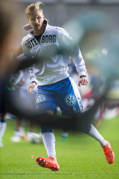 IFK Göteborgs Sebastian Eriksson skjuter ett skott på