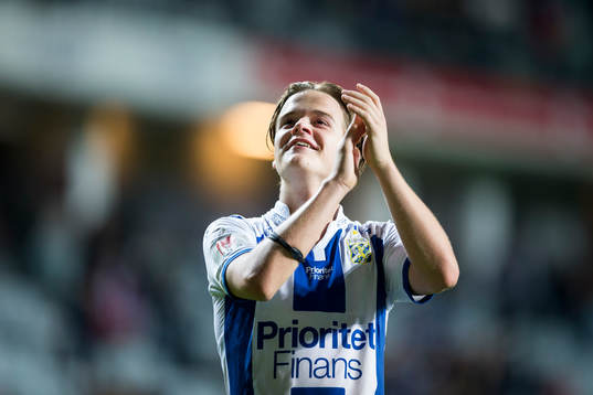 IFK Göteborgs August Erlingmark tackar publiken