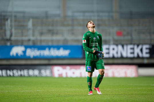 Sirius målvakt Lukas Jonsson deppar