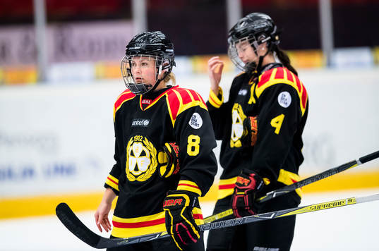 Brynäs Erica Udén Johansson (v) och Wilma Ekström (h)