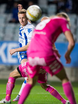 IFK Göteborgs Sebastian Ohlsson skjuter ett skott